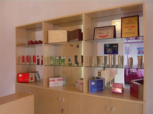 如何做好品牌化妝品店市場銷售_化妝品銷售